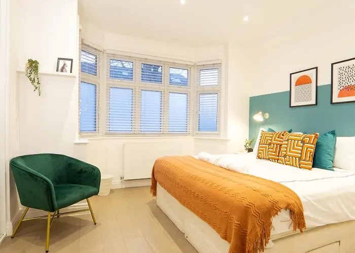 A Beautiful One Bedroom Flat With Garden & Parking