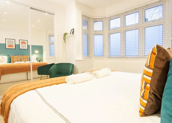 A Beautiful One Bedroom Flat With Garden & Parking