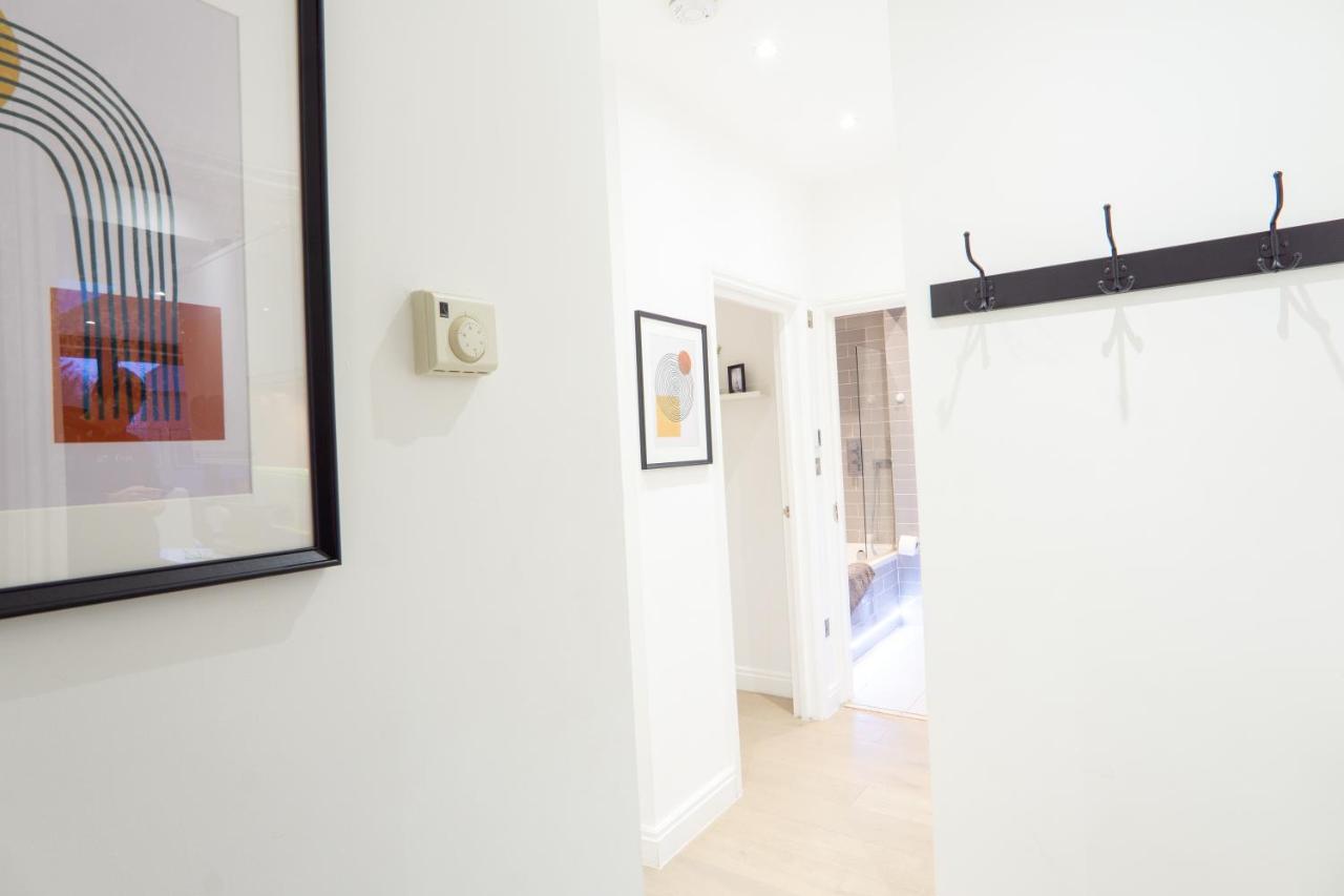 Apartment A Beautiful One Bedroom Flat With Garden & Parking