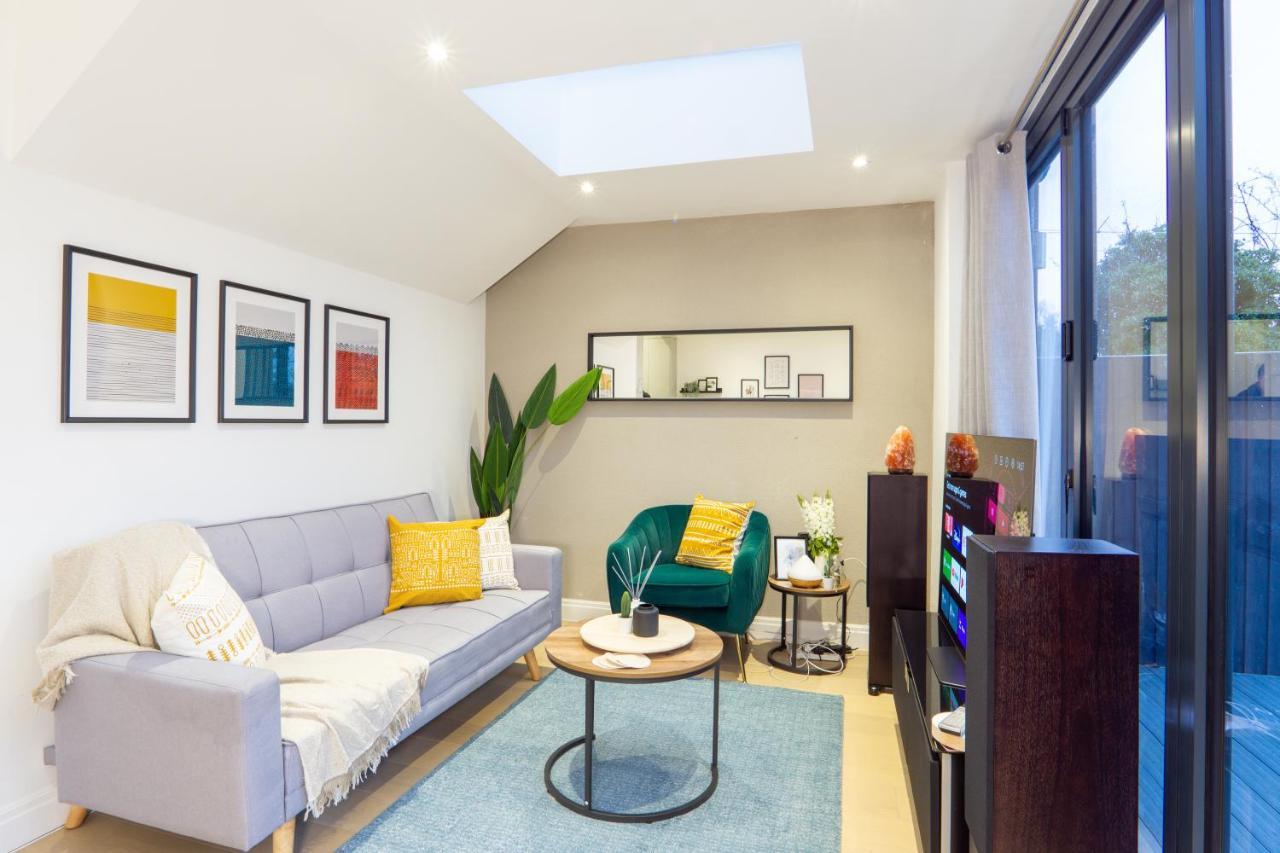 A Beautiful One Bedroom Flat With Garden & Parking Apartment Mill Hill