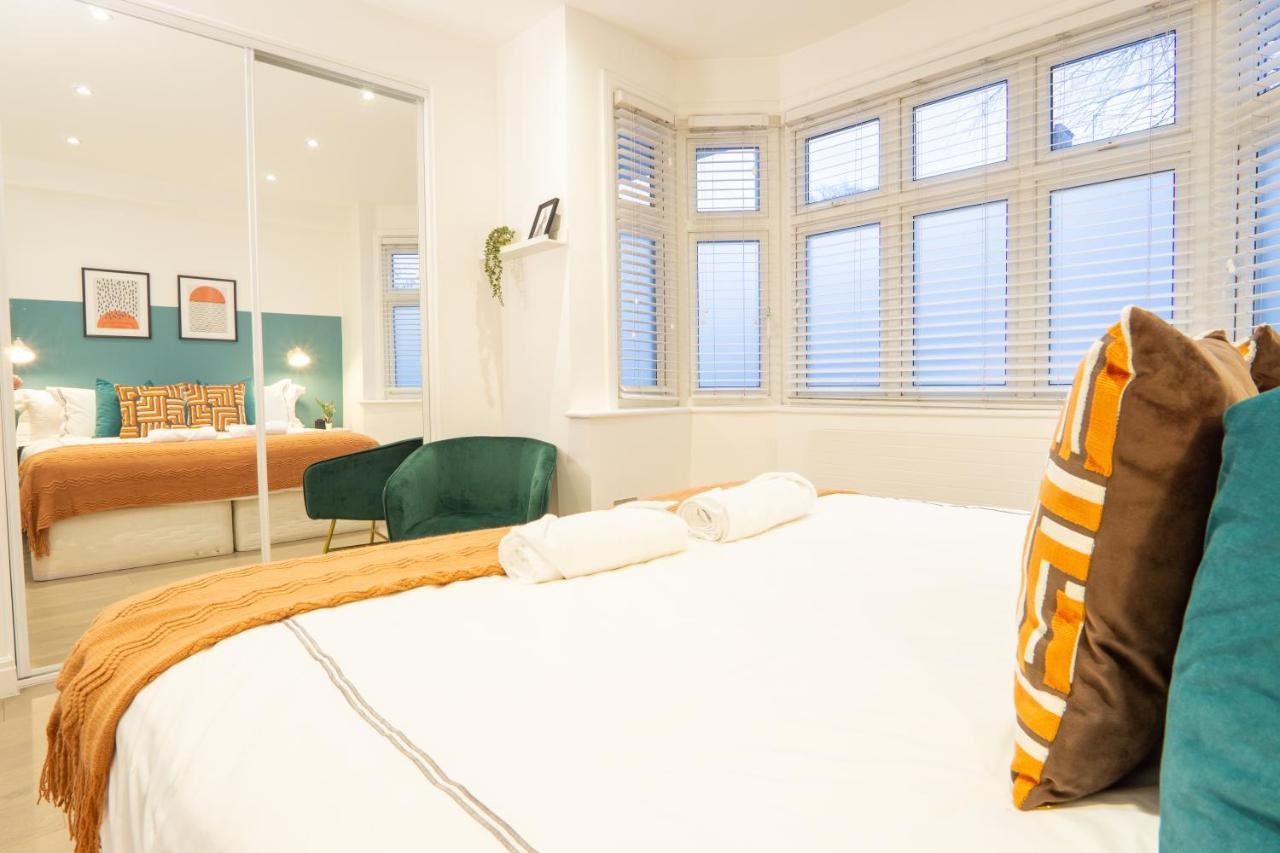 A Beautiful One Bedroom Flat With Garden & Parking